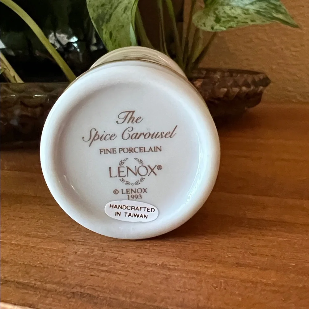 Lenox Coriander Porcelain Spice Jar‎ with Carousel Tiger Motif